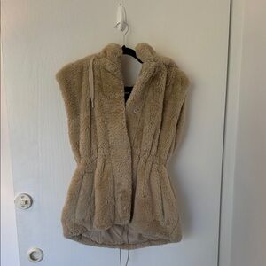 Faux-Fue Hooded Vest